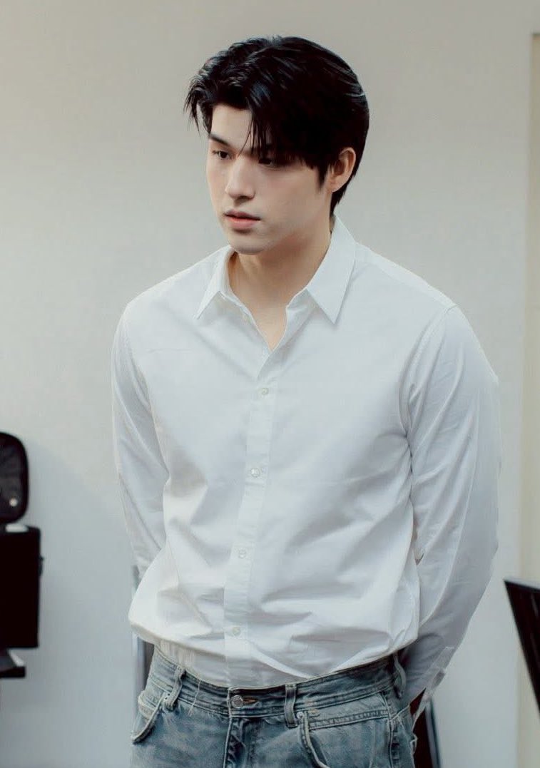 MhaOod_W8's tweet photo. “ น้อง สนใจเป็นเดือนคณะป่าว มาลงชื่อได้นะ ”

“ ก็น่าสนใจดีนะครับ ”

“ สนใจก็มาลงชื่อเลยเร็ว หล่อๆอย่างเอ็งถ้าลงประกวดได้เป็นถึงเดือนมหาลัยแน่นอน พี่รับประกันเลยไอหนู”

“ อ่อครับ ว่าแต่พี่อยู่ปีไรหรอ ”

“ ปี2 ”

“ อ่อ ผมปี4 ครับ🙂 ”

“ …😐” https://t.co/JQMNEEWvwc