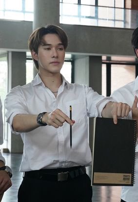 MhaOod_W8's tweet photo. “ น้อง สนใจเป็นเดือนคณะป่าว มาลงชื่อได้นะ ”

“ ก็น่าสนใจดีนะครับ ”

“ สนใจก็มาลงชื่อเลยเร็ว หล่อๆอย่างเอ็งถ้าลงประกวดได้เป็นถึงเดือนมหาลัยแน่นอน พี่รับประกันเลยไอหนู”

“ อ่อครับ ว่าแต่พี่อยู่ปีไรหรอ ”

“ ปี2 ”

“ อ่อ ผมปี4 ครับ🙂 ”

“ …😐” https://t.co/JQMNEEWvwc