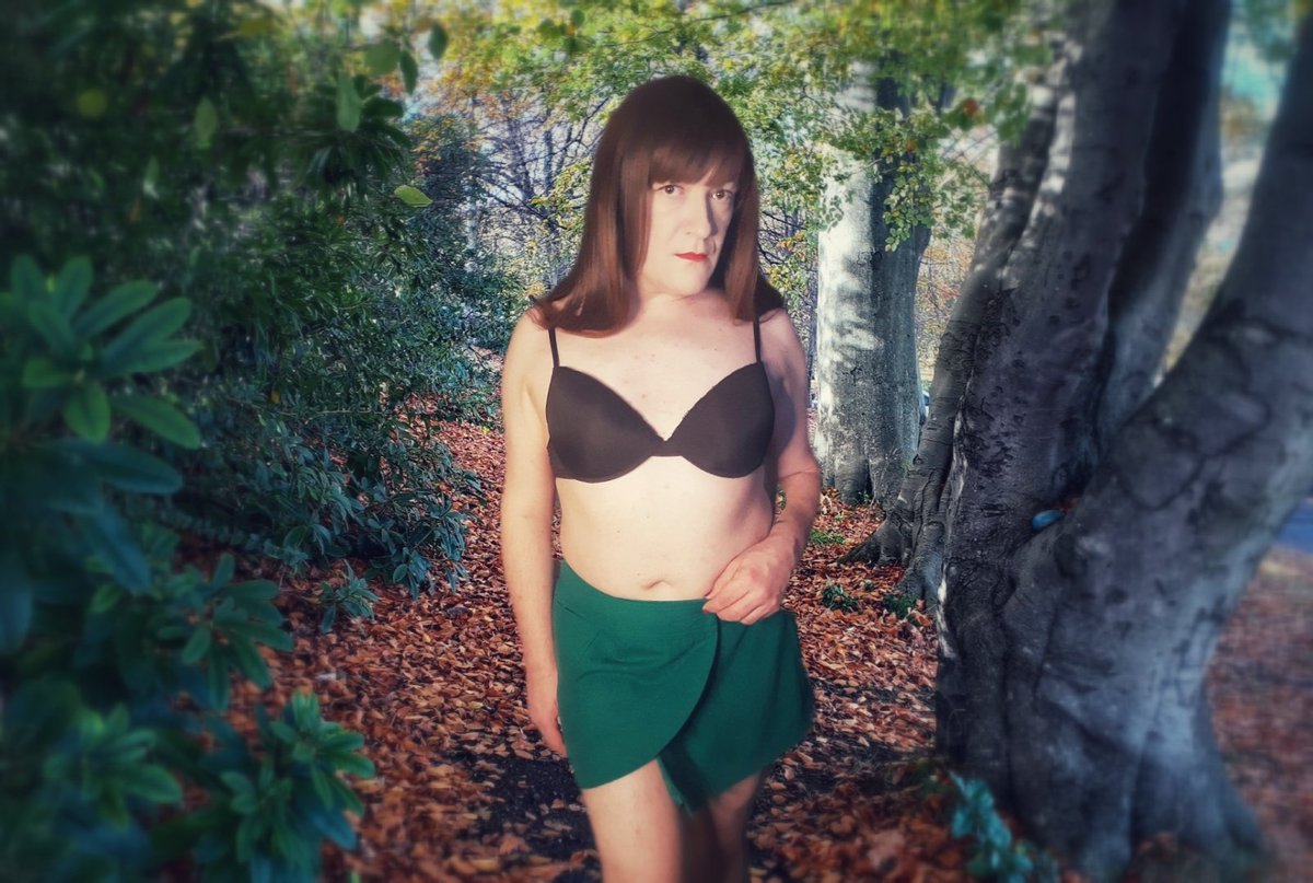 "Spent the day among the trees
Kicking up the autumm leaves
Whole time the threat of rain kept me moving"

Looking to get back to working with other visual creatives again soon so if there are any photographers out there who'd like to collaborate then do get in touch!