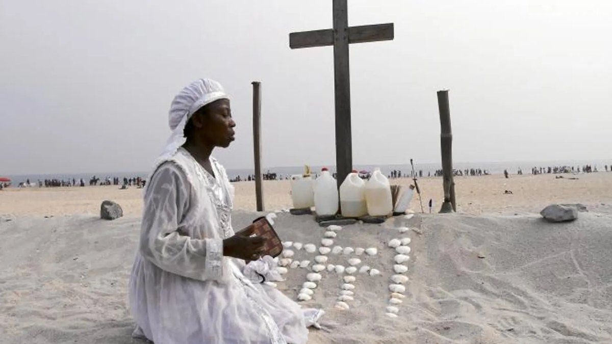 ‼️Genocidio contra los cristianos en Nigeria 

Ataque yihadista anoche contra los cristianos en Benue (Nigeria). Entre 100 y 200 cristianos han sido asesinados.

El pilar de la cristiandad en el mundo son nuestros mártires, la semilla de nuevos cristianos. Encomendemos a ellos.