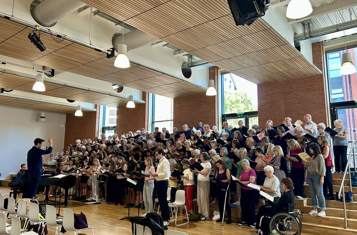 Rehearsal for Sir John Rutter’s #MassoftheChildren in full swing with the girls of Wimbledon High School chamber choir, conductor <a href="/dmahoneymusic/">Daniel Mahoney</a>, pianist <a href="/mrhigginsmusic/">Michael Higgins</a> and our lovely soloists <a href="/dingleyandell/">Dingle Yandell</a> and <a href="/erd_27/">Emily Dickens</a>