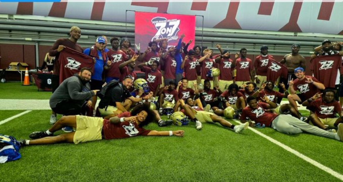 djthompson1_'s tweet image. Great team win yesterday at usc 7on7
@elodge4 @Deondre__13