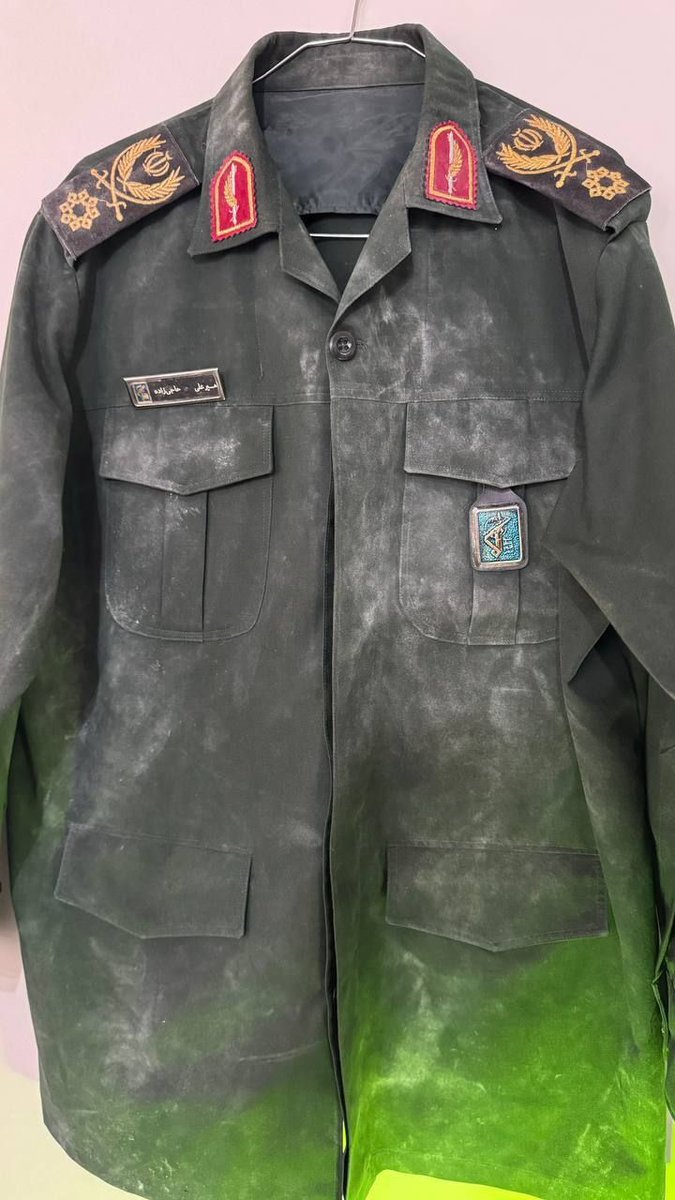 أريد قطعة من لباس الشهيد العميد أمير علي حاجي قائد القوة الجوفضائية للجمهورية الإسلامية، هذا اللباس الذي استشهد بها الشهيد العميد.. قطعة من كرامة الأمة الحيدرية.