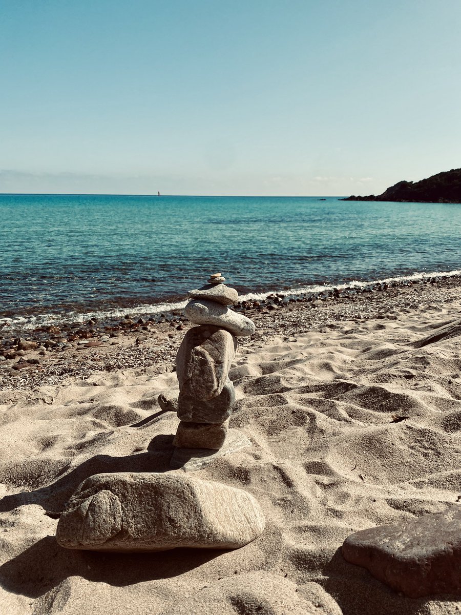 GМ fam
Saturday in Italy smells of the sea, salt and calm.Children build stone castles, and I collect frames and colors for animation in my head.Sometimes it seems that a mother-artist is like two worlds on one palette.
And who do you feel more like today - an artist or a child?