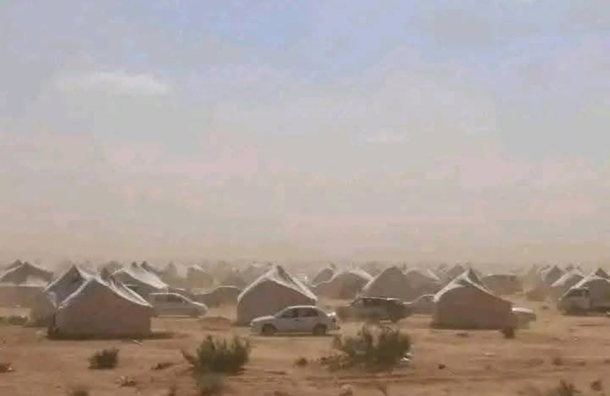 تاورغاء في الصحراء من 14 سنة.
وينكم يا أولاد العاطفة والكلام الفارغ؟
وينكم يا من تصيحون في كل منبر وتنسوا أقرب الناس لكم؟
إلا نحنا في برقة غسلنا يدينا منكم من يوم ما سمعنا "ربي ينصر الحق"وفهمنا إنها كلمة تقال لتبرير الخذلان.
تاورغاء كشفت وجوهكم… ما فيكم لا وفاء ولا نخوة