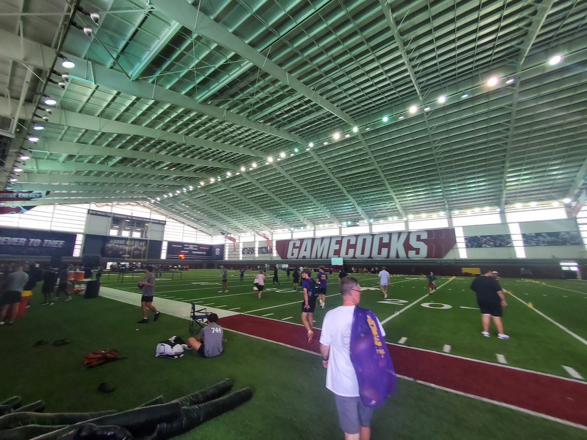 WilliamFieldss's tweet image. Great camp at South Carolina today. Snaps felt very consistant. Awesome meeting @MattOverton_LS