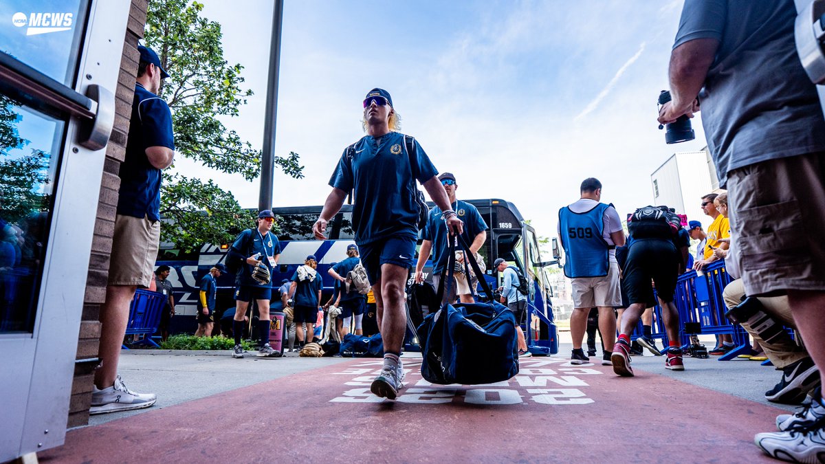 Here comes the Racers 🐎

#MCWS x <a href="/RacersBaseball/">Murray State Baseball</a>