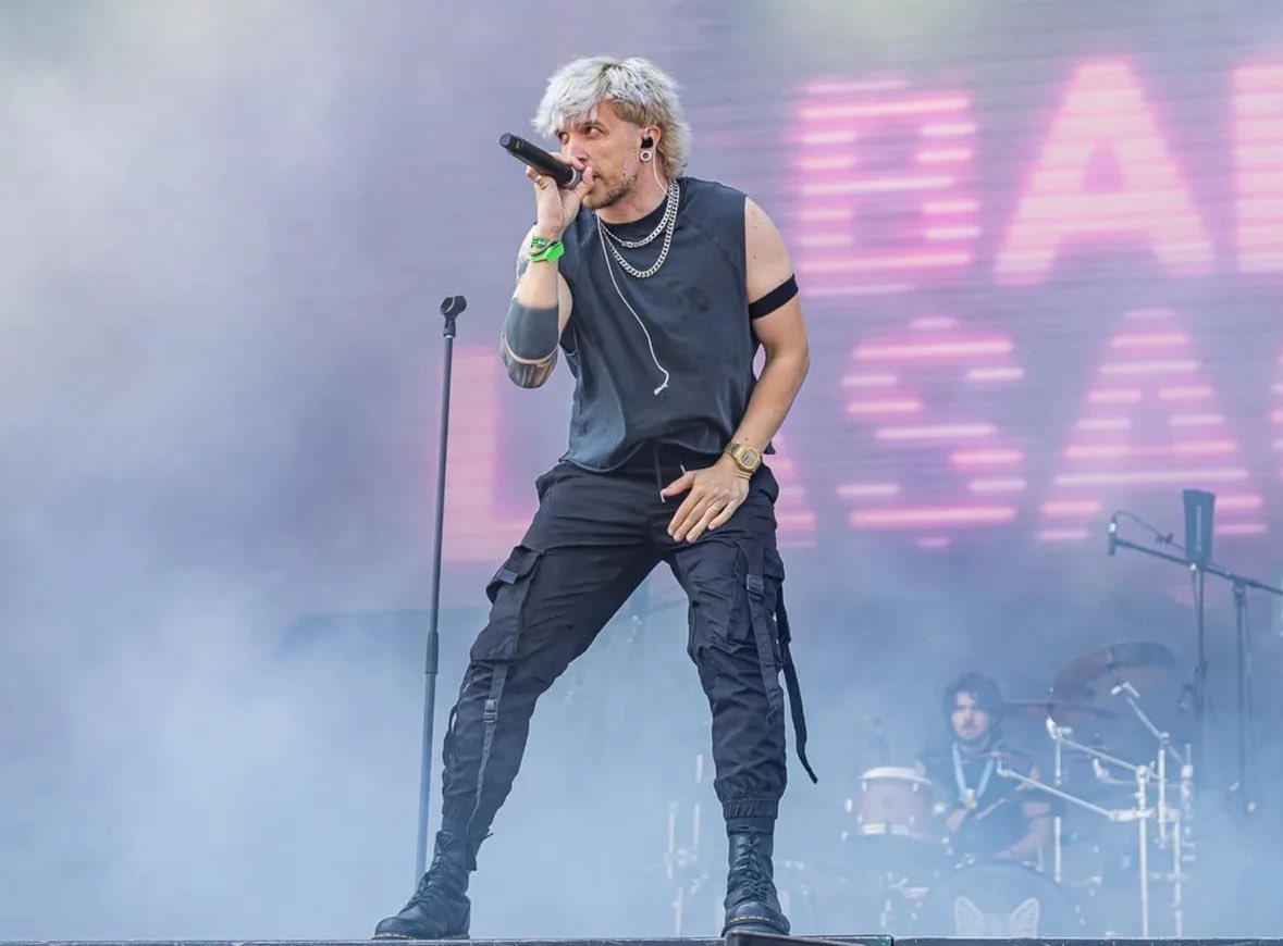 IM GONNA LOSE MY SHIT HES SO GORGEOUSSS