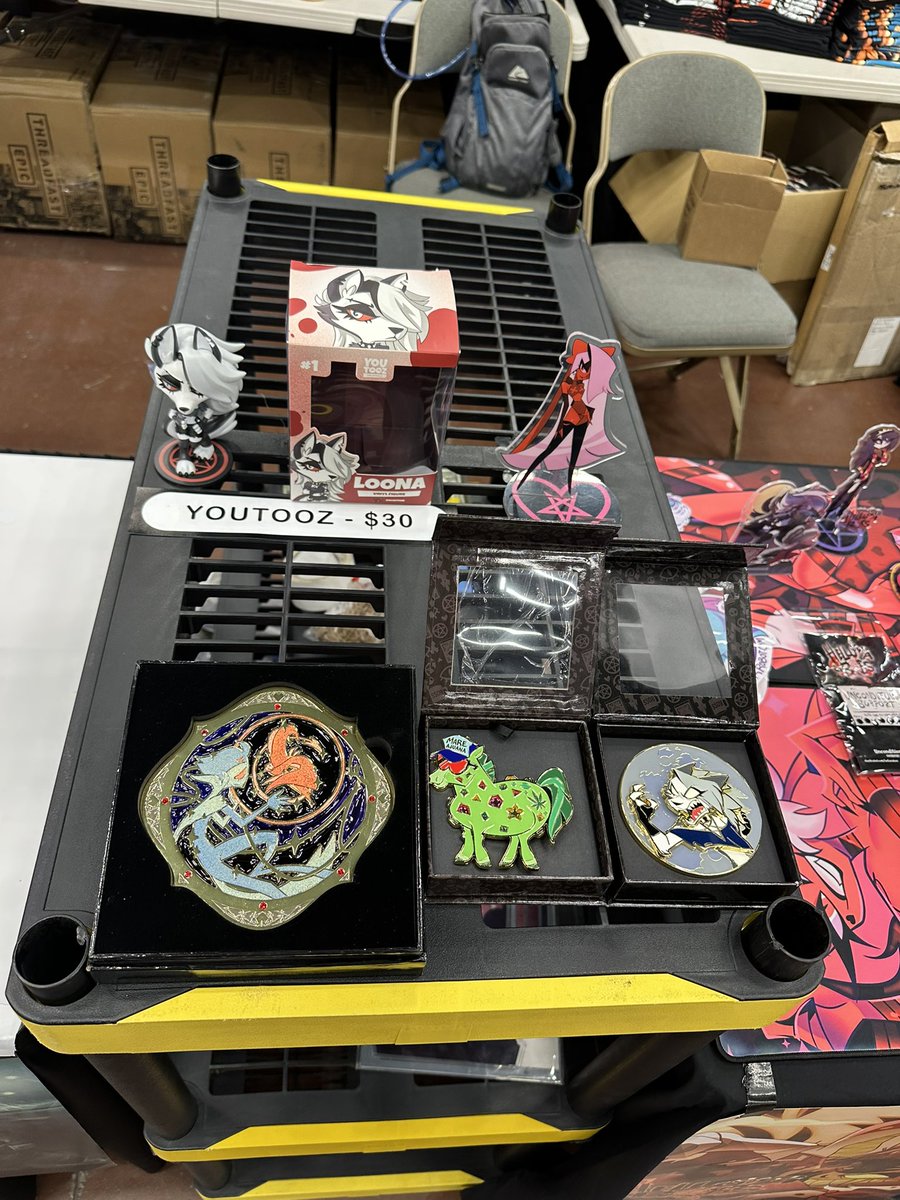 nesspenguin89's tweet image. Sharkrobot booth haul at Anime El Paso
🤩🤩🤩
#Hellaverse #Sharkrobot