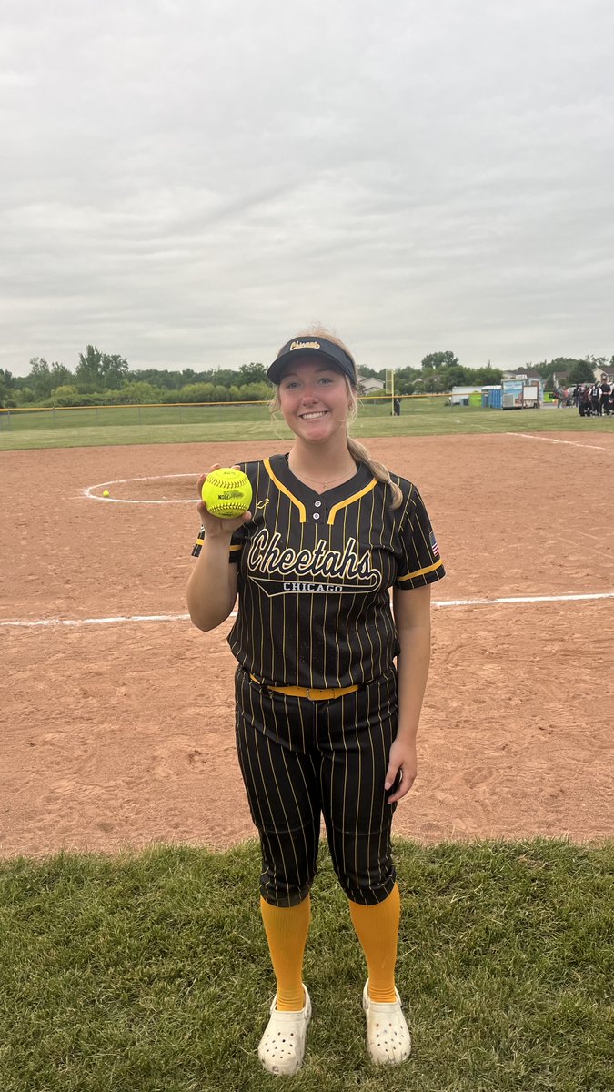 CheetahsD16U's tweet photo. Finished 1-1 in pool so far, with a close 10-8 loss and an amazing 12-0 win.  Bats were 🔥all around plus 2 Homeruns @Madison35371347 @EMcNichols55   and a Grand Slam @kristenmikutis !  Pitching and fielding on point too! @BoDomeBville @d1fastpitch1 @CoastRecruits https://t.co/6DSdIzNF13