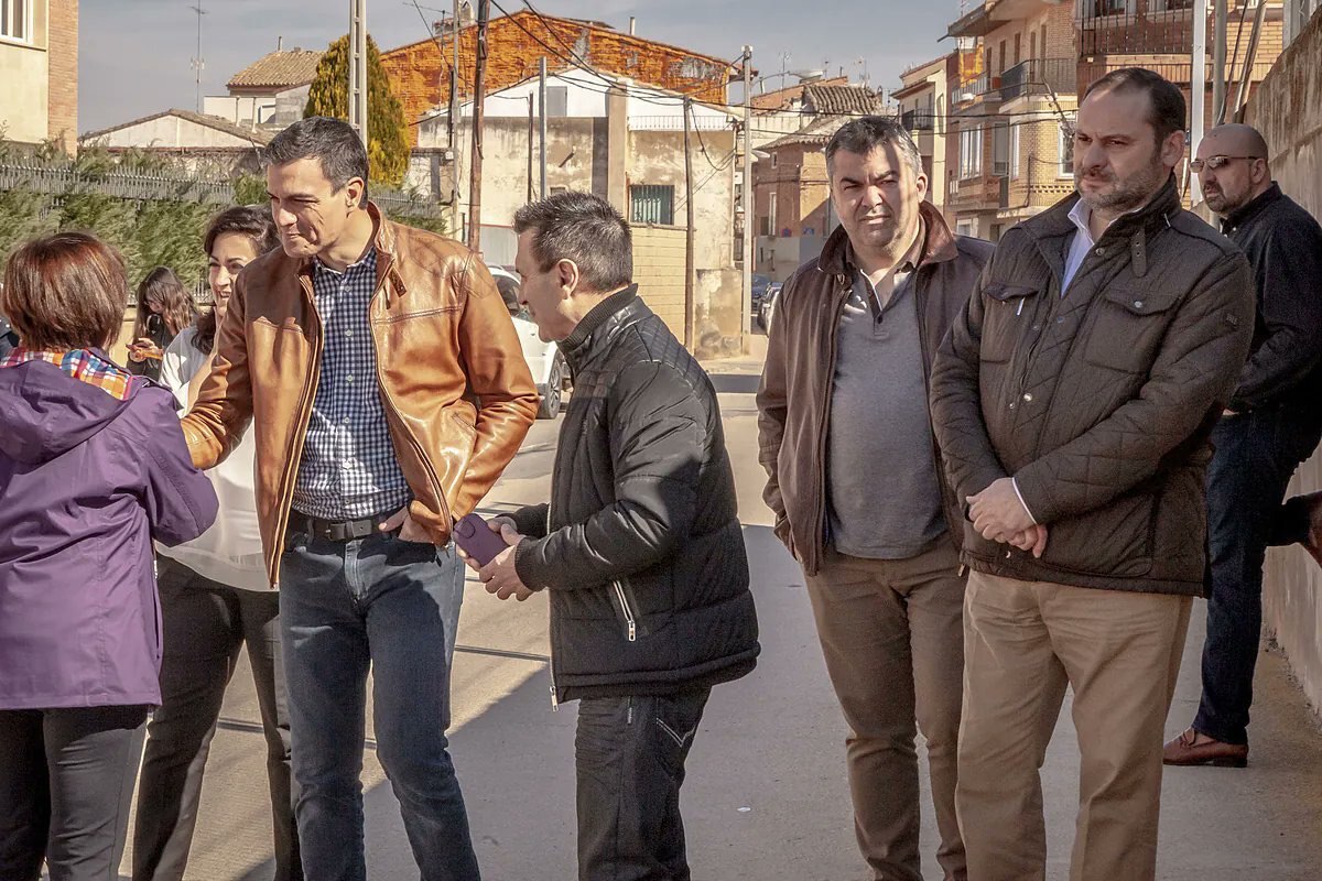 ¿Era este un sistema podrido de  financiación del PSOE? Tres de los 4 del Renault; Ábalos, Cerdán y Koldo (Sánchez el 4) ponían el magro en la caja común y una parte para los 3. Esto medio funcionó bien hasta que el 'hijoputa de Cerdán' no repartía y Koldo empezó a grabarlo todo