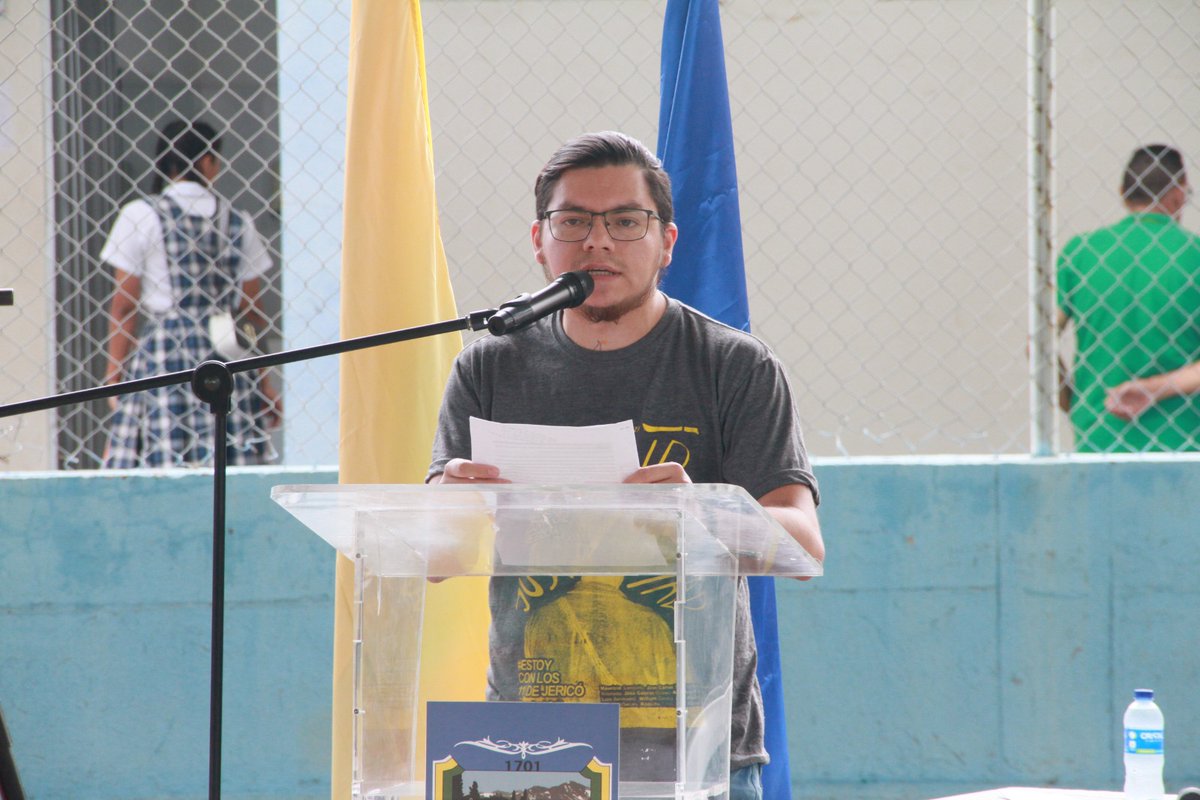 LaGuajiraLeHabla (@laguajirahabla) on Twitter photo 📍Christian Torres, de <a href="/CensatAguaViva/">Censat Agua Viva</a>, advirtió en la audiencia que el proyecto de BCC desviará las acequias La Tollosa y El Cequión, rompiendo el tejido hidrosocial que ha sostenido la vida en Cañaverales.
#CañaveralesNoSeVende 📍Christian Torres, de <a href="/CensatAguaViva/">Censat Agua Viva</a>, advirtió en la audiencia que el proyecto de BCC desviará las acequias La Tollosa y El Cequión, rompiendo el tejido hidrosocial que ha sostenido la vida en Cañaverales.
#CañaveralesNoSeVende
