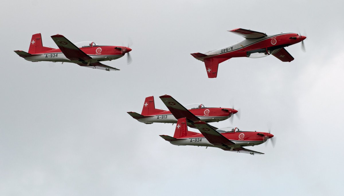 Funtera's tweet image. Next up from @cosfordairshow is the @PC7_TEAM #avgeek #RAFCosfordAirshow