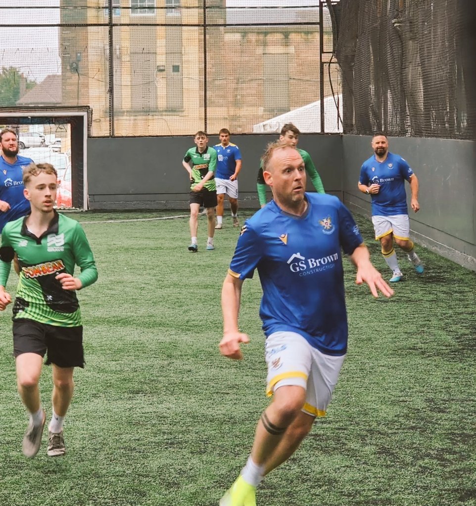 We bow out at the knockout stage of the inaugural <a href="/SammonsPizzeria/">Sammon’s Pizzeria 🎙️</a> 5ives day. 

We DID beat Dundees <a href="/DensParkChoir/">DPC 🇨🇷</a> 4-2. 

Thsts all we wanted really...