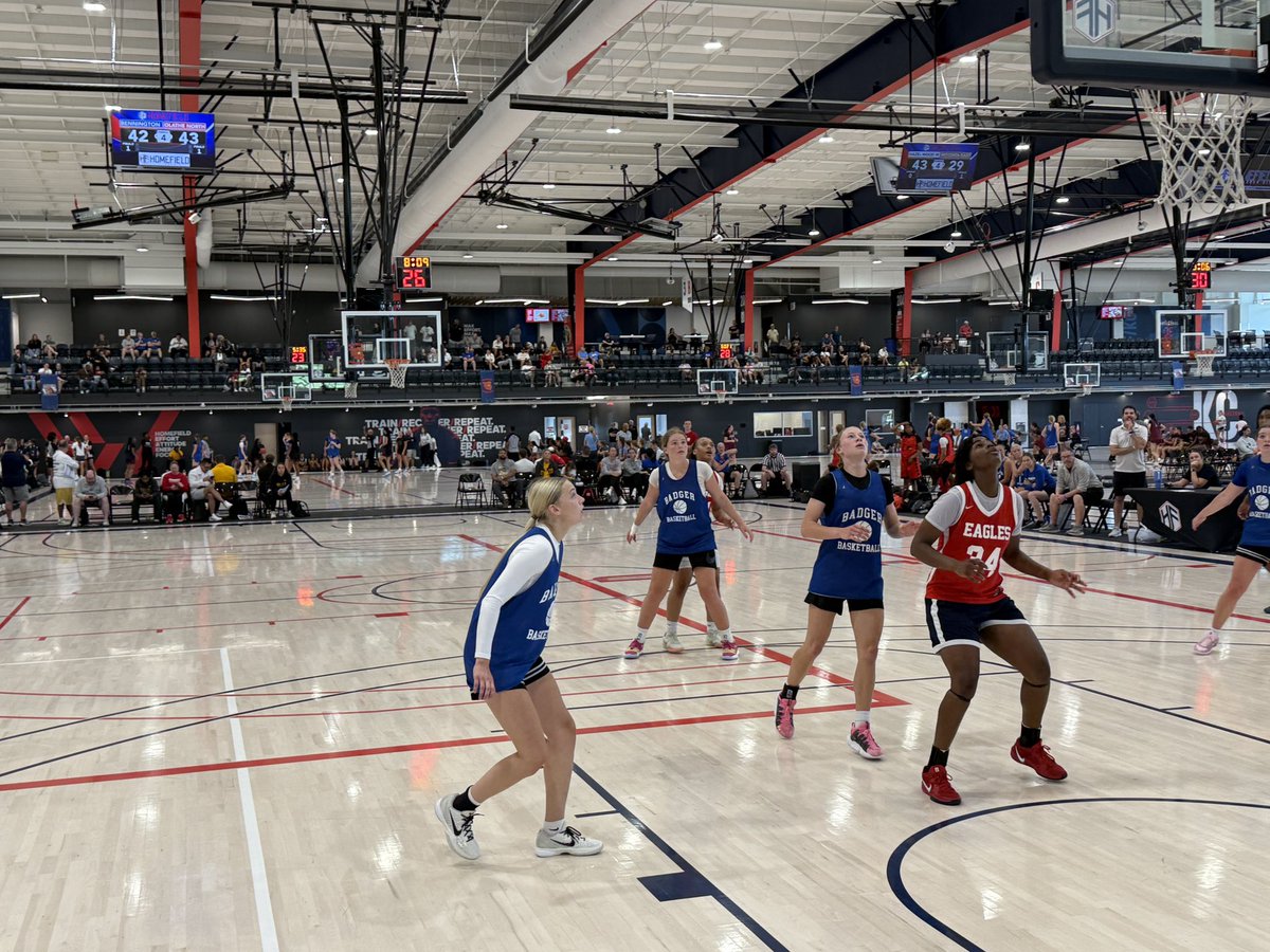 Bennington in a battle with Olathe North this morning at the <a href="/MW_Showcase/">Midwest Showcase</a> in Kansas City!
