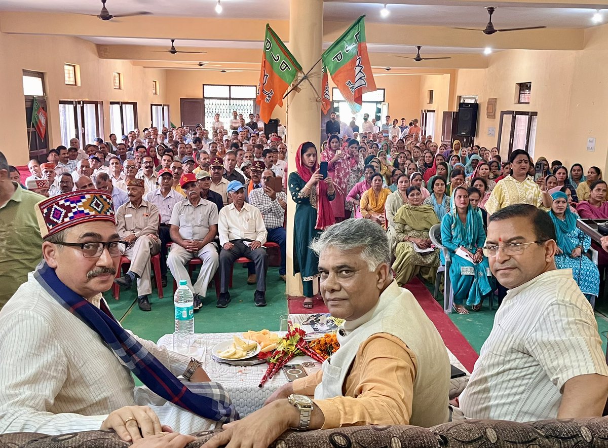 Vipinparmarbjp's tweet photo. विकसित भारत का अमृत काल,सेवा,सुशासन व गरीब कल्याण के 11 साल सम्पूर्ण होने पर सुलह मंडल के द्रंग में आयोजित कार्यक्रम में शामिल हुआ ।कांगड़ा  चंबा लोकसभा क्षेत्र के सांसद डॉ राजीव भारद्वाज और पार्टी के प्रदेश महामंत्री श्री त्रिलोक कपूर भी कार्यक्रम में उपस्थित रहे। https://t.co/4XK5Cm2USv