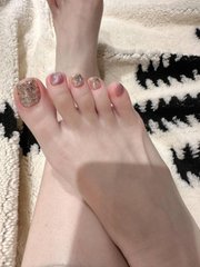 I always take care of my feet and I like how beautiful they are.