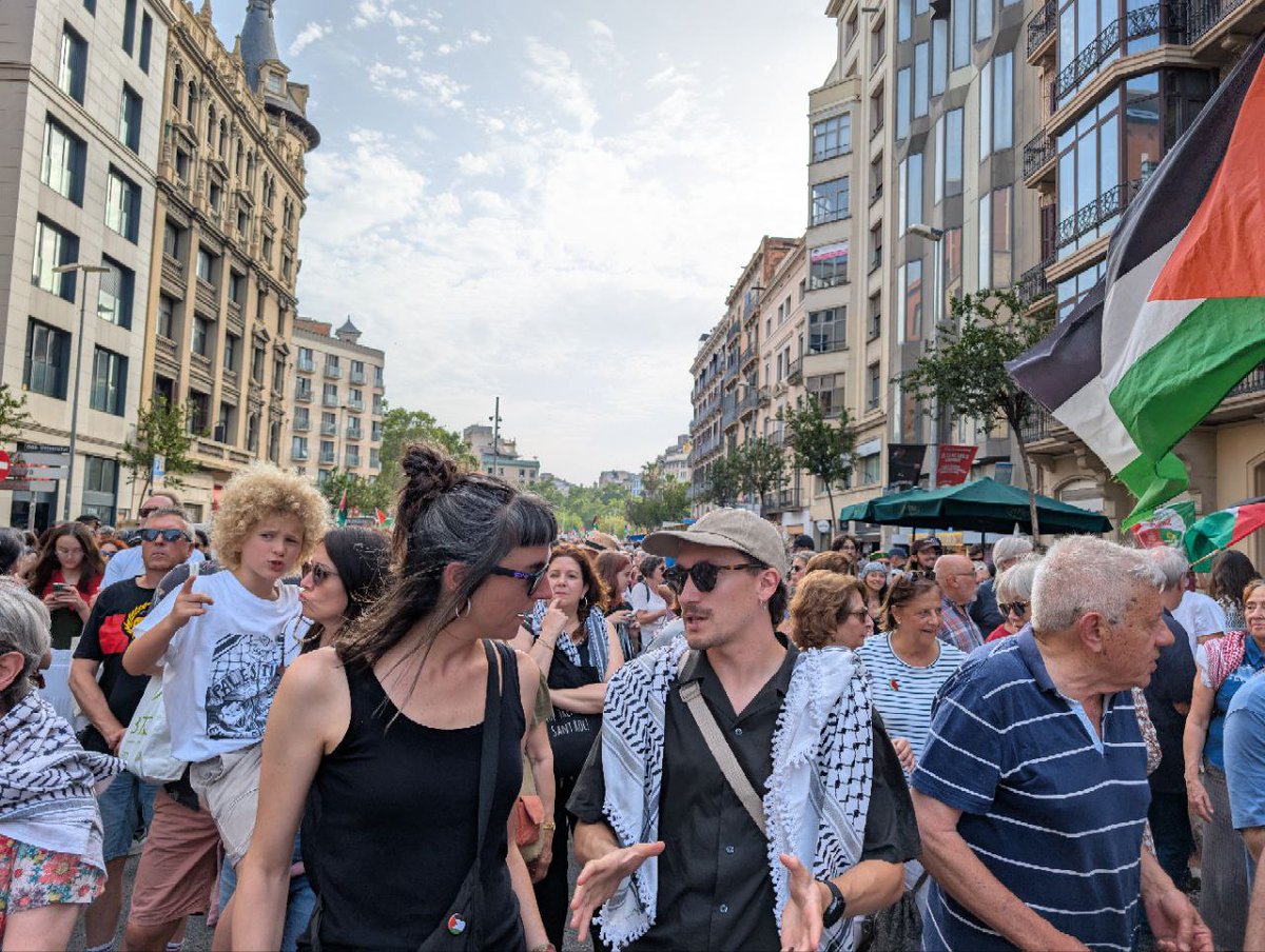🇵🇸 Per la fi de la massacre del poble palestí

Tornem a sortir al carrer, i ho farem les vegades que calgui, per denunciar el genocidi d'Israel a Palestina, i exigir aturar la complicitat que està permetent-ho.

#PalestinaLliure