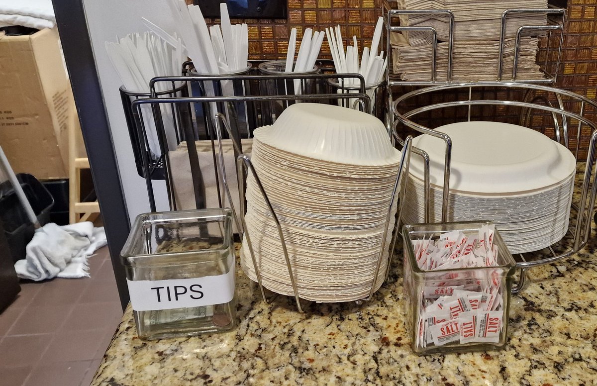 What, exactly, am I meant to be tipping for at this @BestWestern?