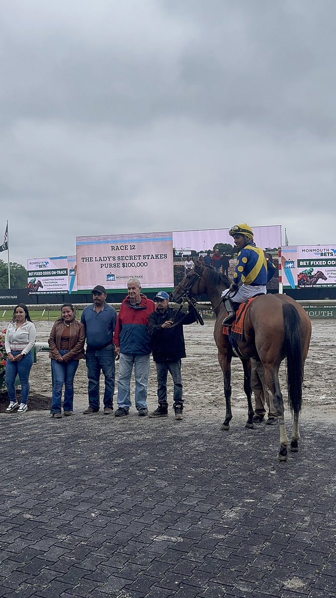 #7 Majestic Oops wins The Lady’s Secret Stakes!