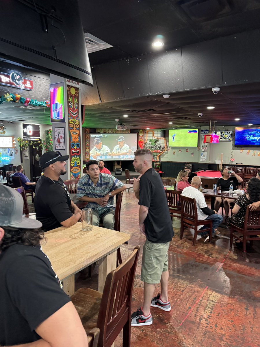 Two hours after the fundraiser and Nard is still talking to people!!!  Thanks to everyone that came out <a href="/BMS_Billy/">Billy Madison</a> <a href="/BMS_Derek/">Derek Allgood</a> <a href="/BMS_VoiceGuy/">Chris Sifuentes</a>  are probably the most genuine dudes out there!!!

McFinnigans and Gameday love yall!!