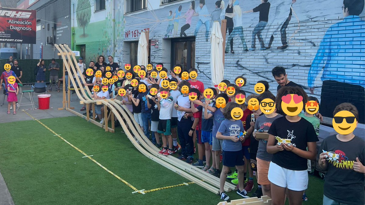 FabLab Leon (@fablableon) on Twitter photo 🏁¡Coches locos, mucha creatividad y 15 metros de pista!
Así fue el #NerdyDerby en la Feria Maker de <a href="/FabLabLeon/">FabLab Leon</a>🚗
Gravedad, fricción, diseño y emoción para nuestros #extraescolares.
¿El objetivo? ¡Llegar a la meta sin desmontarse (o al menos intentarlo)!
#FeriaMaker #leonesp 🏁¡Coches locos, mucha creatividad y 15 metros de pista!
Así fue el #NerdyDerby en la Feria Maker de <a href="/FabLabLeon/">FabLab Leon</a>🚗
Gravedad, fricción, diseño y emoción para nuestros #extraescolares.
¿El objetivo? ¡Llegar a la meta sin desmontarse (o al menos intentarlo)!
#FeriaMaker #leonesp
