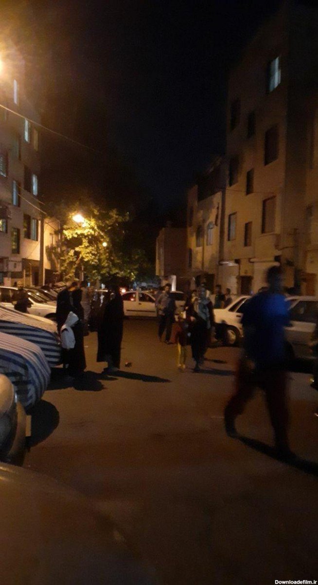 والله داریم از کوچه‌های خودمون می‌خوریم...
حمایت کنید دیگه… 
یعنی ما توییتری‌ها عرضه نداریم یه پویش #گشت_مردمی رو فراگیر کنیم؟ فقط یه توییت از هرکدوم‌مون لازمه.
امشب کوچه‌هامون نباید خالی بمونه…
نوبتی بیدار بمونید، با همسایه‌ها تیم بشید، #گشت بزنید…