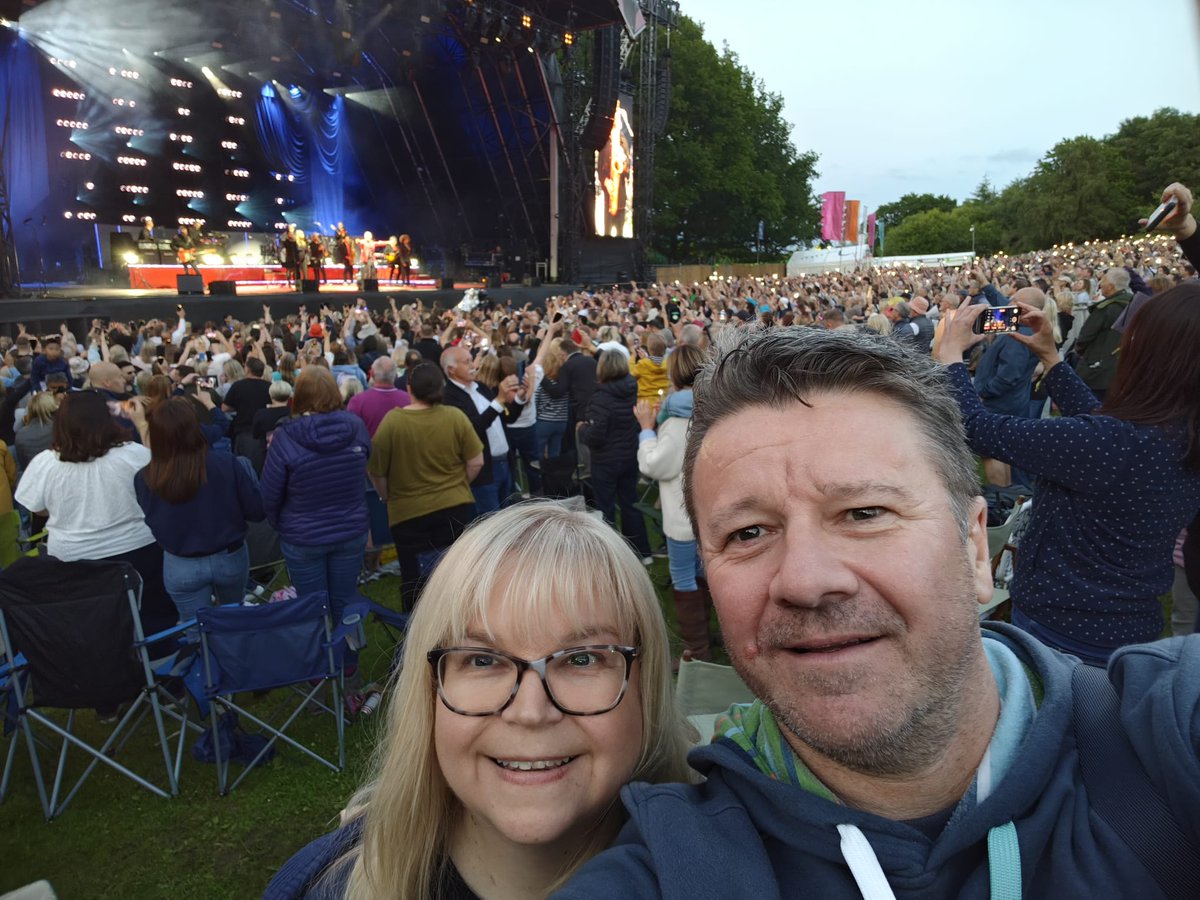 SpraggClaire's tweet photo. Thank you @GaryBarlow amazing night at Delamere ❤️ https://t.co/TAaEGt0JkN