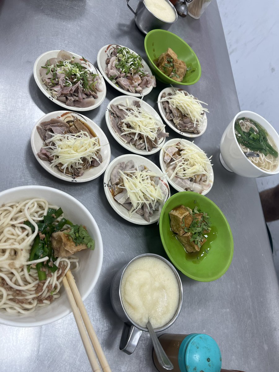 續攤 跟推特哥哥 謝謝哥哥載我出門吃飯飯 https://t.co/Yg5RSVS6vP