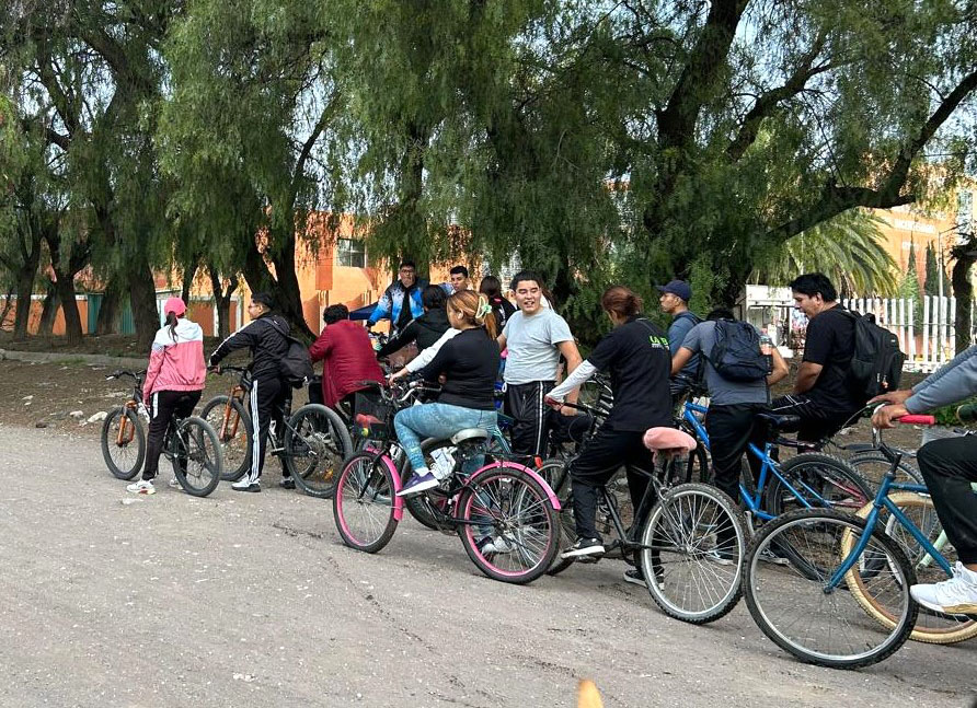 La #ComunidadColibríUMB de nuestra UES Atenco 🏫 en colaboración con el Municipio de Atenco, realizó la Rodada Universitaria a la Ciénaga de San Juan, Atenco, incentivando la actividad física como una herramienta para un desarrollo personal y académico integral.