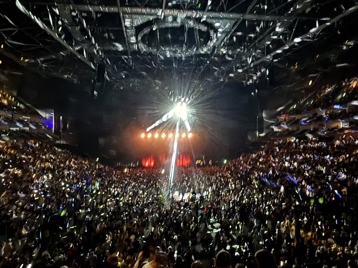 Pulp, utterly outstanding at the O2 this evening. Jarvis works the stage like no other.