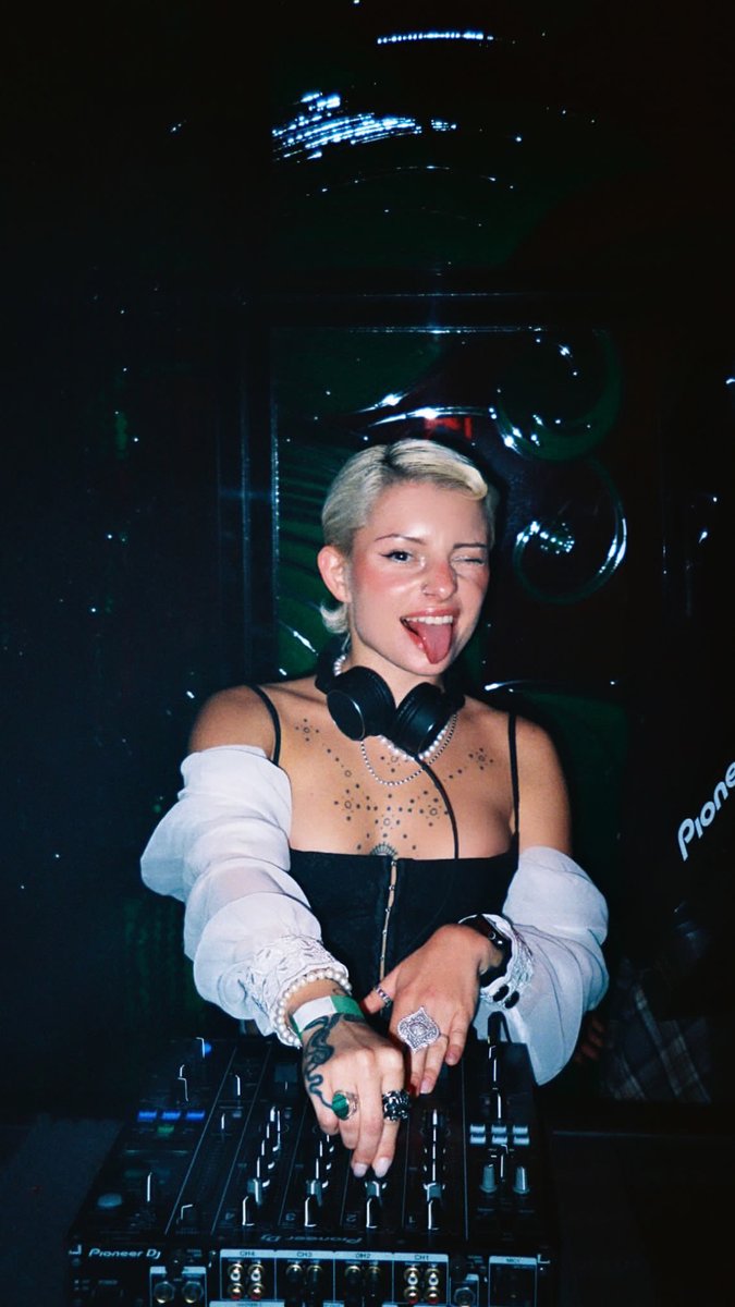 DJing is more than just music.
It’s about the energy you transmit. The atmosphere you create.
Every set is a wordless conversation — a dialogue with people through rhythm and sound.
A great DJ doesn’t just pl