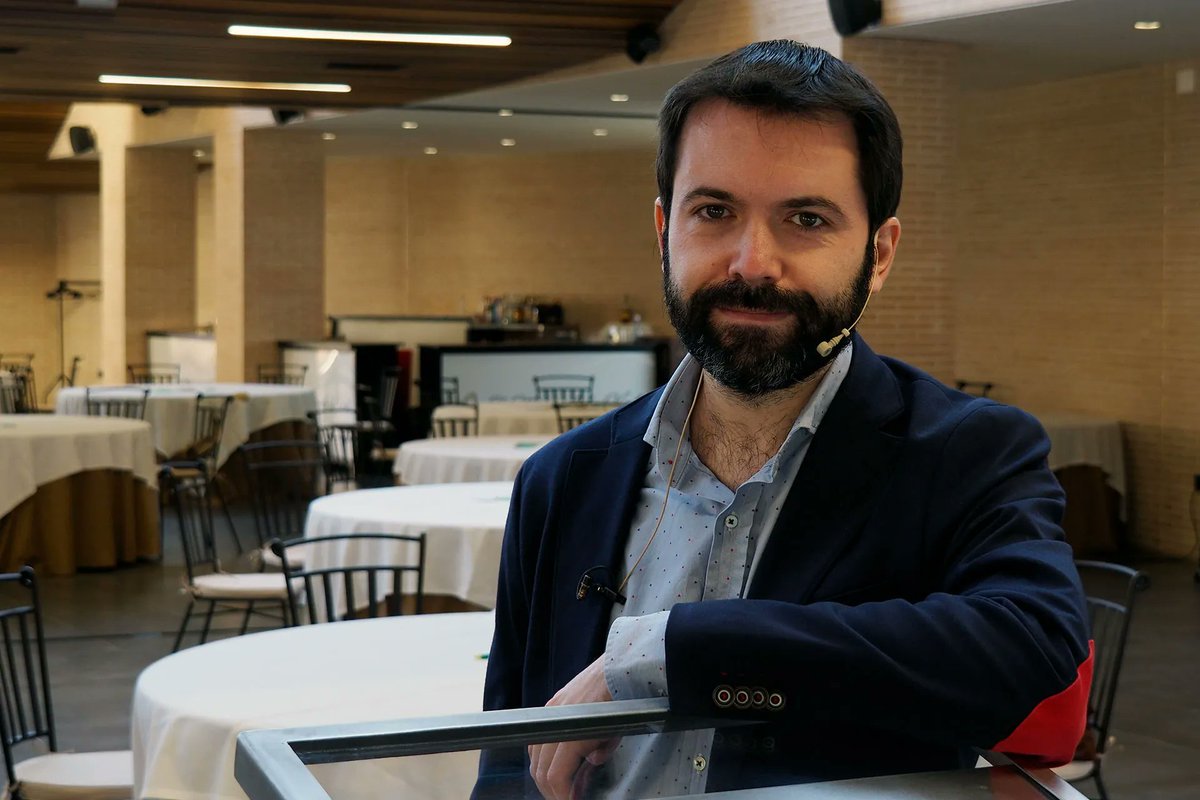 🖋️| "Los hombres libres actúan a través del mercado, los opresores a través del Estado".     

 - Juan Ramón Rallo