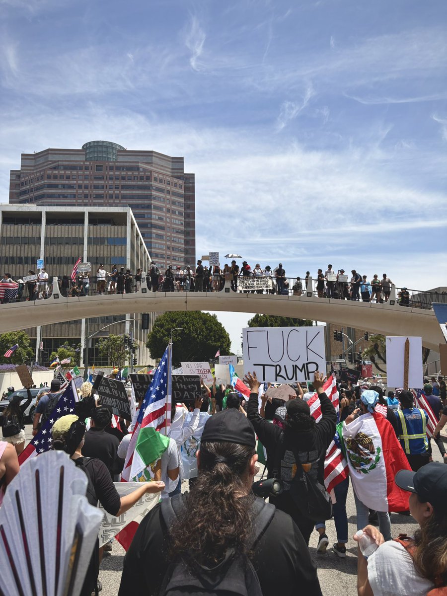 MisterNitr0's tweet photo. The revolution will not be televised. ✊🏼 Change requires active participation and personal transformation. https://t.co/GDIrRsMnr5