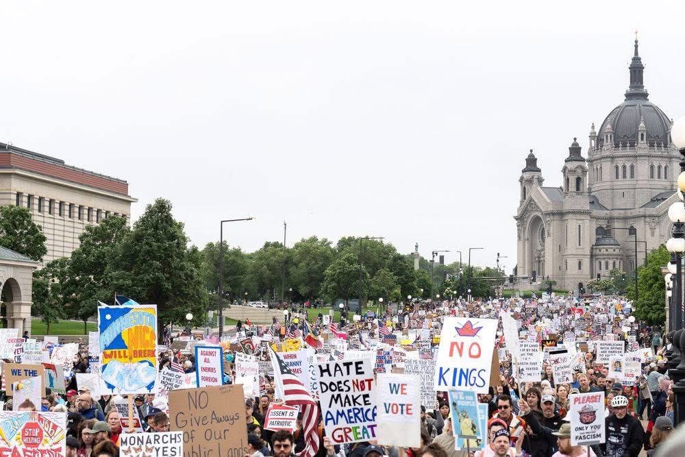 LuvMacyIsabella's tweet image. Despite warnings from law enforcement not to attend today's rally, after this morning's shooting of Minnesota lawmakers, Minnesota showed up ✊ #NoKings #MAGA