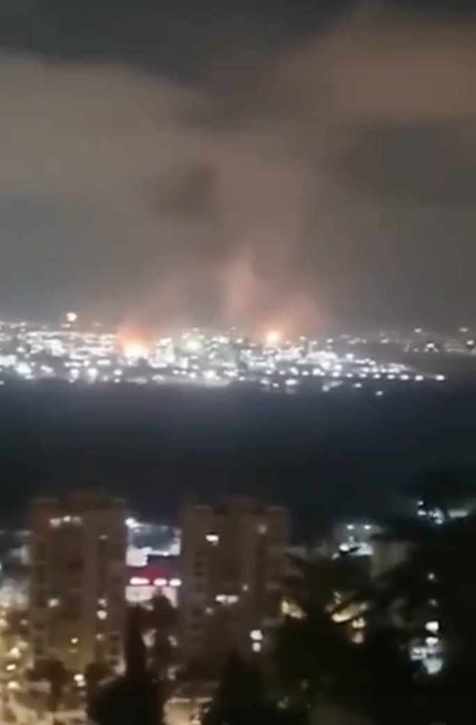 🇮🇷🇮🇱 What role does Haifa’s refinery have, that Iran targeted?

The Haifa Oil Refinery in northern occupied Palestine ("israel") supplies more than 60% of Israel’s fuel needs, from gasoline and diesel to jet fuel for the Air Force.

With these facilities damaged
–>👇