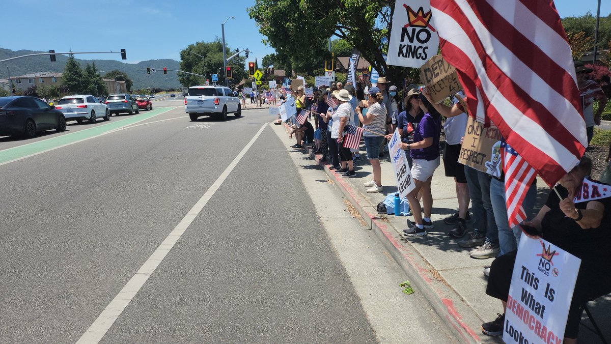 ewerly4's tweet photo. @ArkDems @DBMillerIMO #GilroyCA
#NoKingsDay https://t.co/nnyOuP4hH4