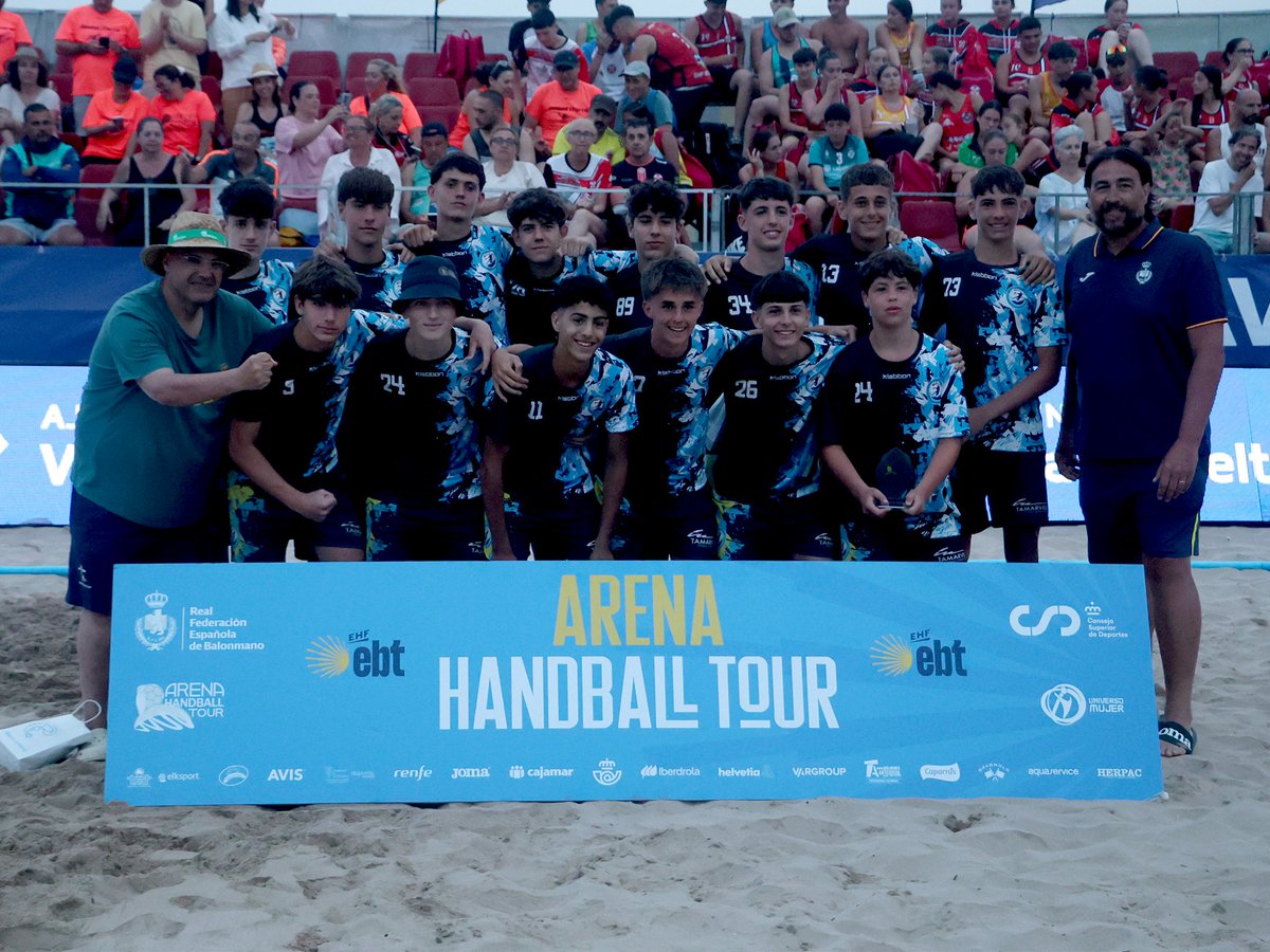 🏆 #Arena1000 de <a href="/ajuntamentvng/">Vilanova i la Geltrú</a>

📌 Cadete masculino

🥇 <a href="/CDUrciAlmeria/">C.D. Urci Almería</a> 
🥈 <a href="/cbalcazares/">Balonmano Alcazares</a> 

🤝 Entregan <a href="/RiberaCos/">anna ribera cos</a>, regidora de promoción económica de <a href="/ajuntamentvng/">Vilanova i la Geltrú</a>, y <a href="/danisantos1971/">Daniel Santos Bericat</a>, coordinador general del <a href="/ArenaHandballT/">Arena Handball Tour</a> y presidente de la <a href="/FBMRMU/">FED. BALONMANO REGION DE MURCIA</a>