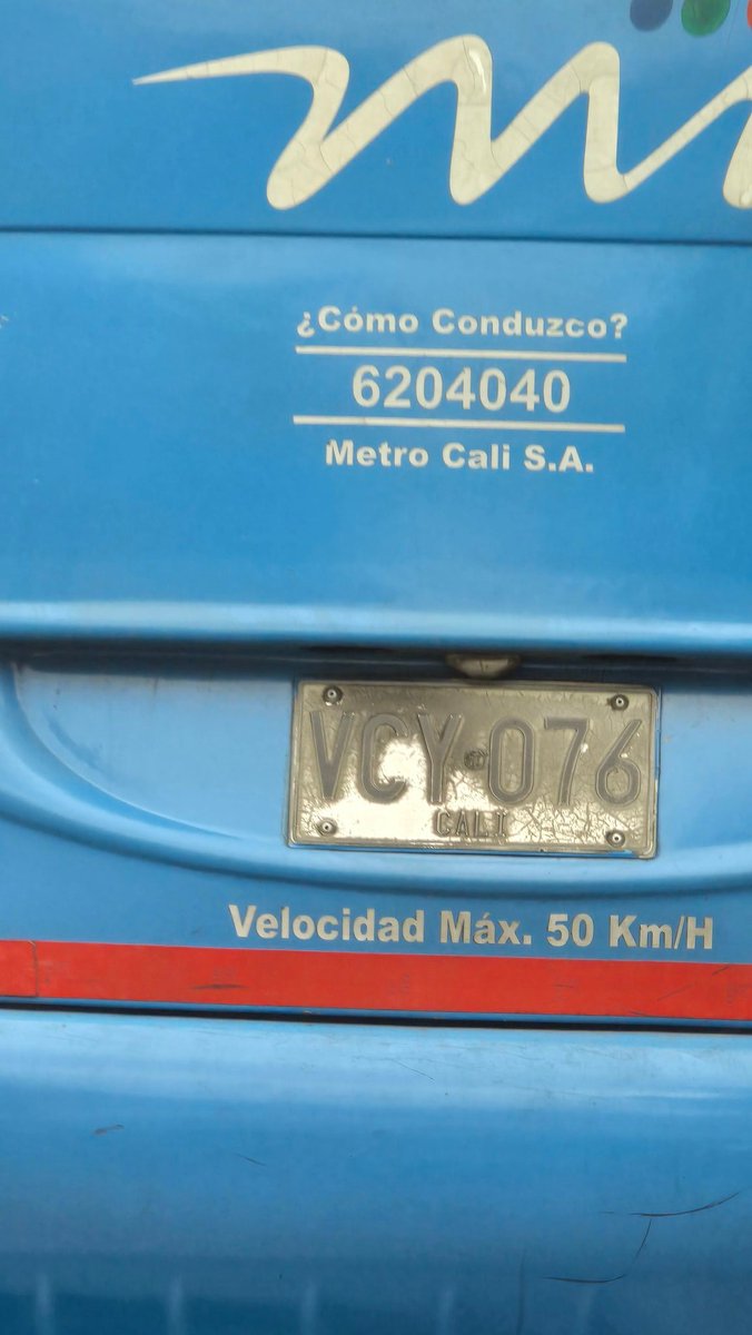yayitadh's tweet photo. @METROCALI para denunciar al que este conduciendo este mioa la altura dea clínica valle del Lili, me cerró y casi me estrella el carro por meterse delante mio https://t.co/9iNicyA3Z6