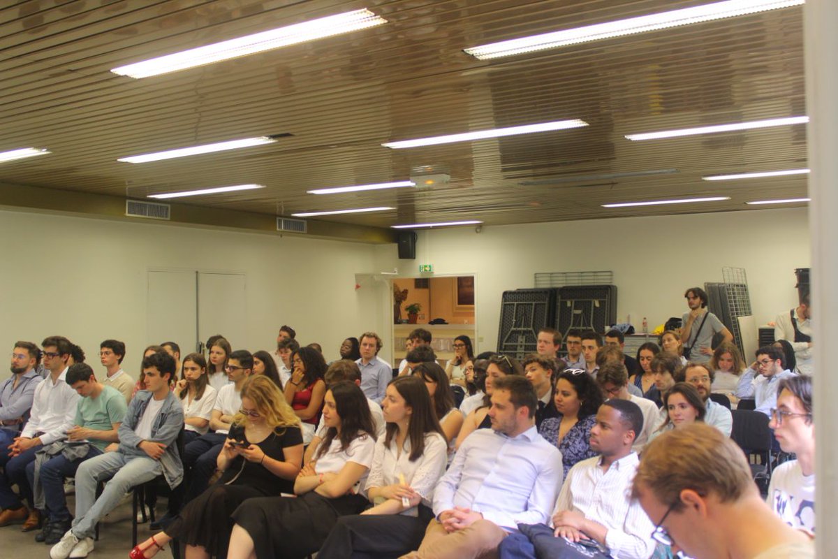 Clap de fin pour notre dernier InterJam @jeunesmacronIDF x @JeunesMacron75 en tant que Jeunes avec Macron au Vésinet !

Une journée placée sous le signe de l’engagement, de la transmission et de l’avenir 🇫🇷

Prêts à réinventer demain, ensemble ?