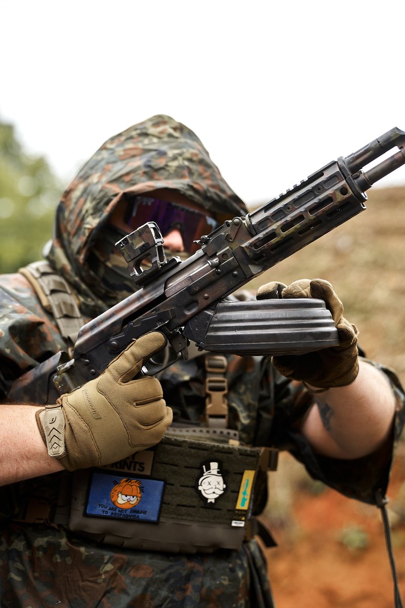 YZYpocalypse's tweet image. The elites don't want you to know this, but you can just do things. Nobody stops you when you say you are gonna dress up like a flecktarn camo wizard with a matching spray painted AK and a 75 round drum.