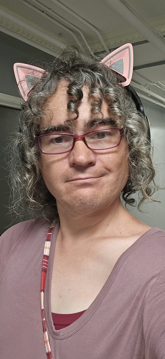 At first I didnt like my natural curly hair but I am friking loving it now, btw, I did nothing special about this one, this is just what happened after I got out of todays shower and let it air dry, other than hand floofing it. 🥰