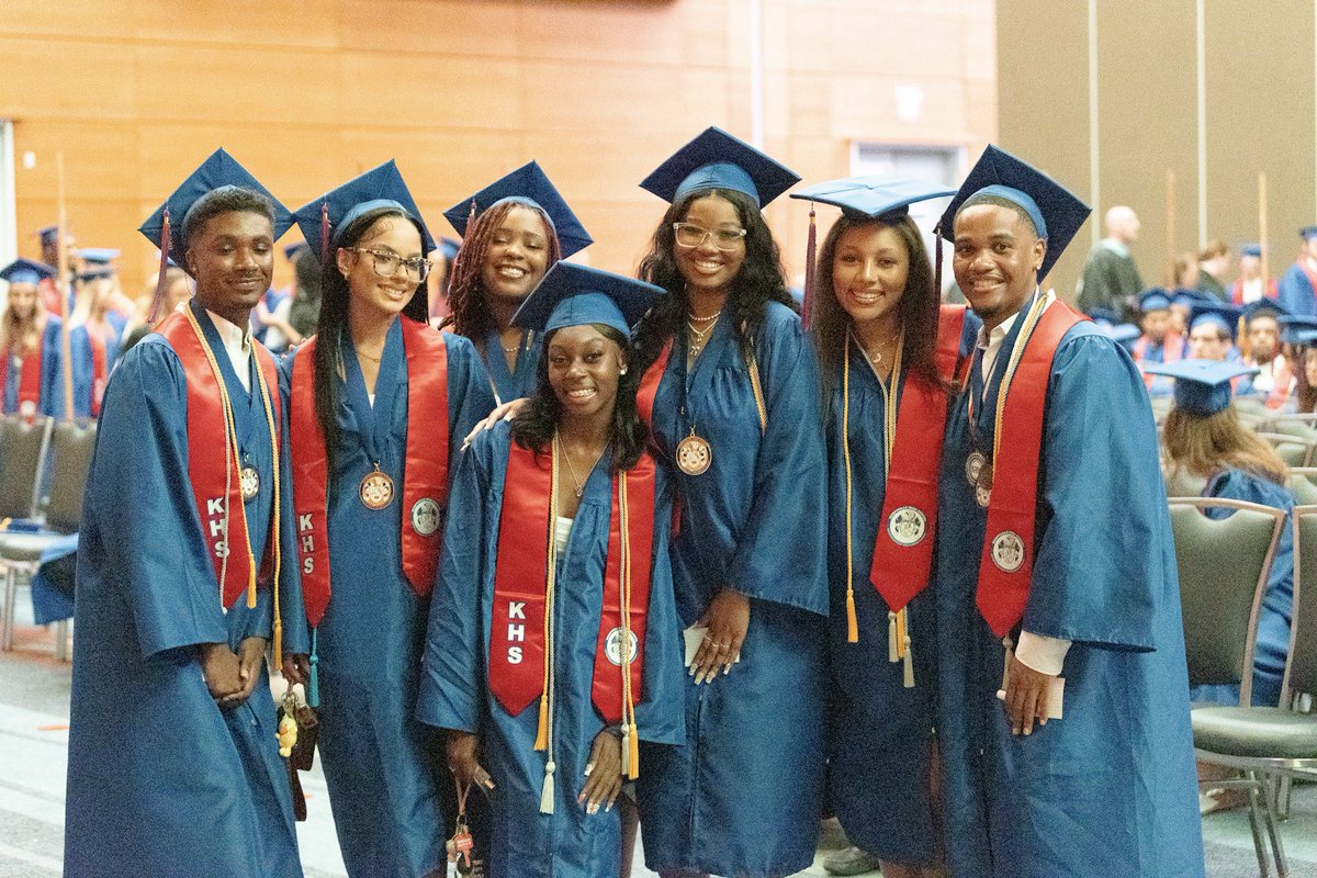 vbschools's tweet photo. π A proud moment for Kempsville High School!
The Class of 2025 walked the stage with spirit and confidence.
πΈ Catch the highlights and full album here: https://t.co/53TIjcCAzf
π Share your graduation joy using #VBCPSGRAD!
#KempsvilleHighSchool #VBCPSGRAD #ClassOf2025 https://t.co/dyozsv9roS