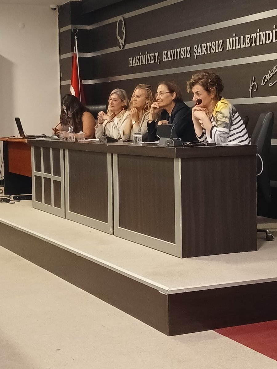 CHP Narlıdere  Kadın Kolumuzun düzenlemiş olduğu " Kadının Toplumdaki  Kimliklerinin  Yaşama Etkisi" söyleşisine katıldık. 
Genişletilmiş Kadın Kolu Toplantısında gerçekleşen program, toplumdaki yerimizin ne kadar önemli ve değerli olduğunu bir kez daha görme imkanı sağladı.