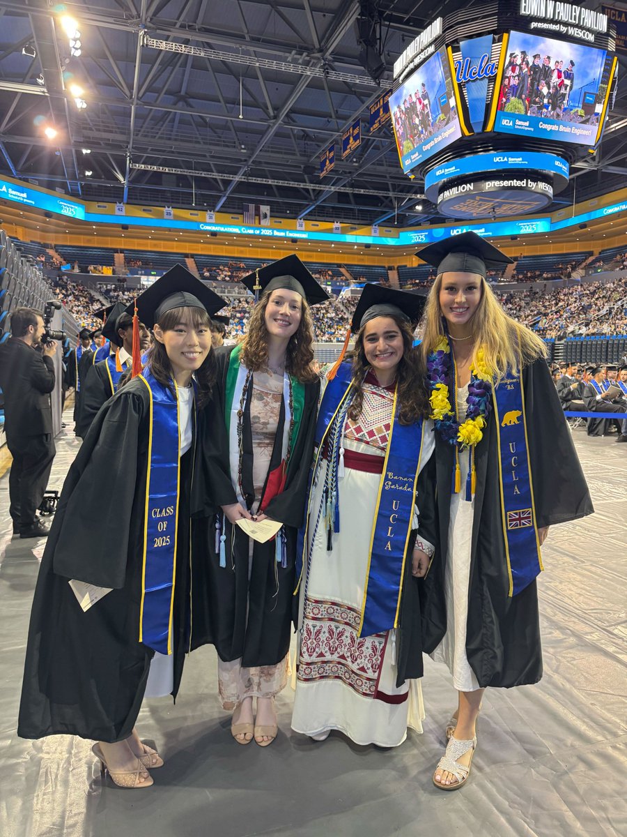 UCLAengineering's tweet image. UCLA Samueli School of Engineering 2025 Commencement. A few photos from Pauley Pavilion. Livestream here: youtube.com/live/-8bMIGs27… 
#UCLA2025 #EngineerChange