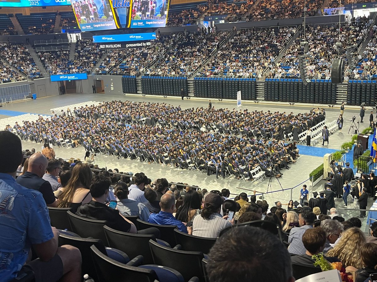 UCLAengineering's tweet image. UCLA Samueli School of Engineering 2025 Commencement. A few photos from Pauley Pavilion. Livestream here: youtube.com/live/-8bMIGs27… 
#UCLA2025 #EngineerChange