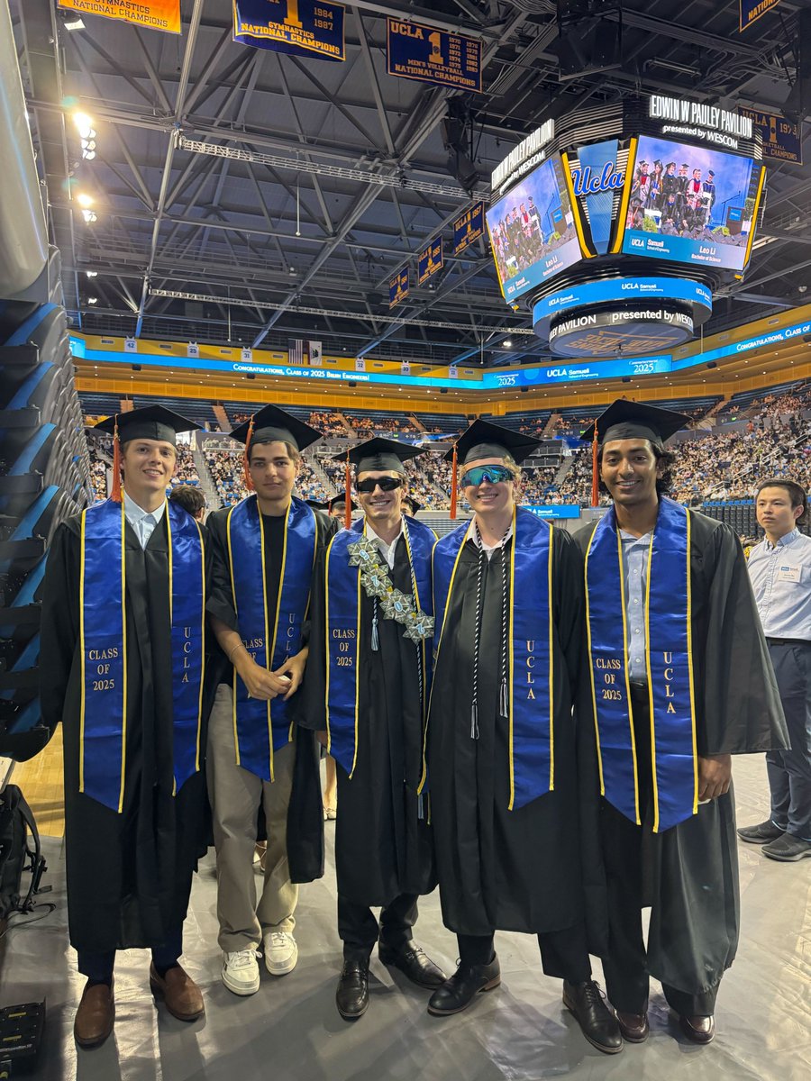 UCLAengineering's tweet image. UCLA Samueli School of Engineering 2025 Commencement. A few photos from Pauley Pavilion. Livestream here: youtube.com/live/-8bMIGs27… 
#UCLA2025 #EngineerChange
