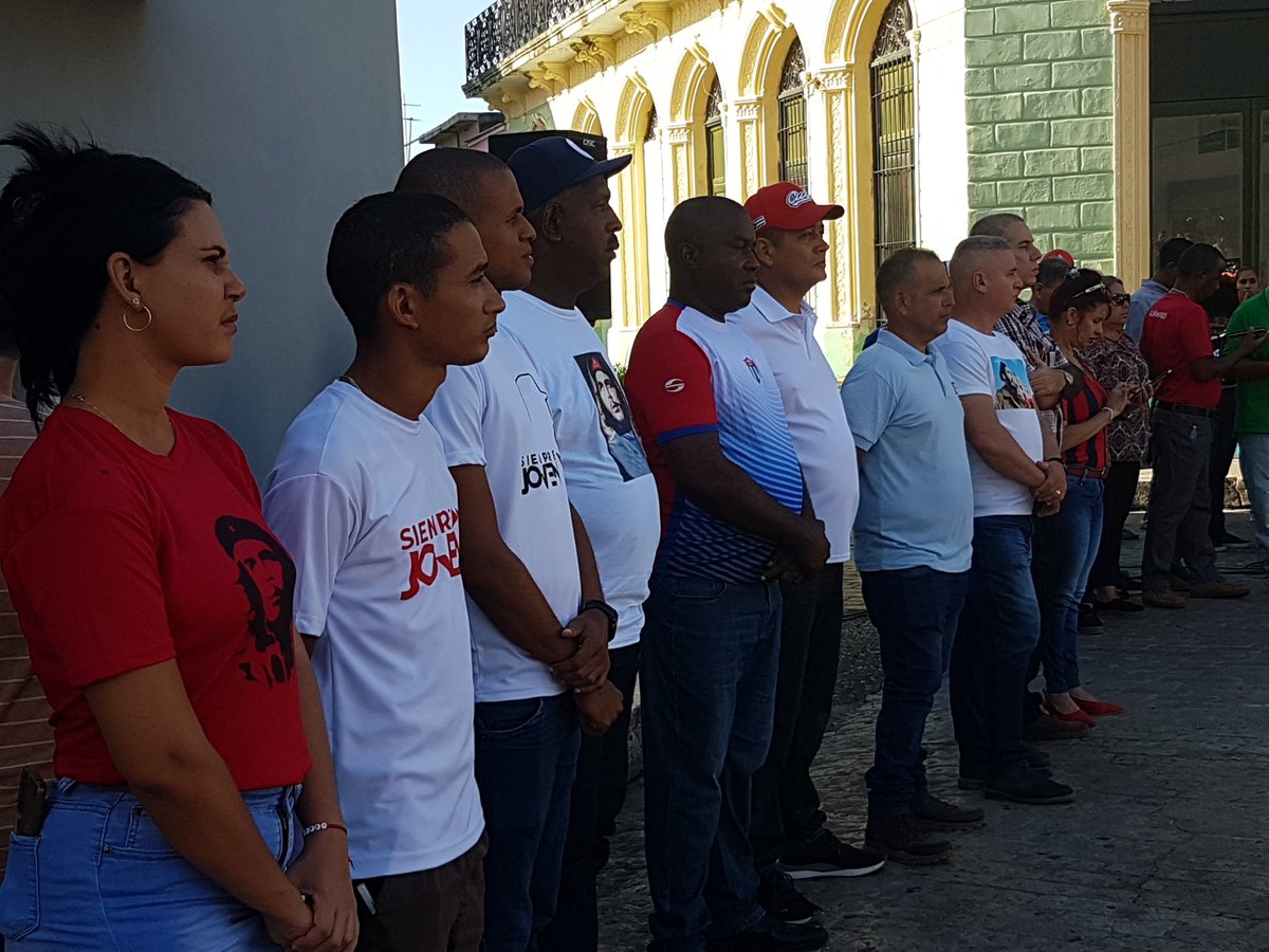 En nombre #camagüeyanos joven Dr Luis Emilio Ramírez, ratificó juventud, heredera Maceo y Che, no doblegarà banderas de soberanía y dignidad ante el enemigo. #TenemosMemoria #CubaViveEnSuHistoría <a href="/UJCCamagueyana/">Juventud camagüeyana</a> <a href="/YaimyrB/">Yaimyr Victoria Basulto</a> <a href="/LianHeinier/">Heinier Lian</a> <a href="/MeyvisEstevezE/">Meyvis Estevez Echevarría</a> <a href="/JCBlancoLores/">Juan Carlos Blanco Lores</a> <a href="/IvettBacallao/">Ivett Pérez Bacallao</a>