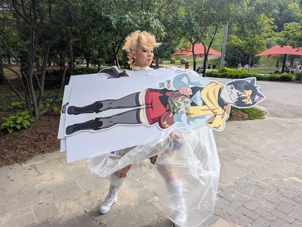 Literally in tears as I write this. 

Thank you to everyone who came by the booth today to meet our amazing lineup of VTubers. 💜

Extra huge thanks to <a href="/EggieWeggieVT/">Eggie 🌸💫 VHag Cult Leader</a> , <a href="/UsagiKaede1/">Kaede Usagi ⏳楓 兎 🔜 YETICON PANEL</a> , <a href="/LigerzeroTTV/">Liger | ELDENWOOD ☘️💣 🔜 Yeticon</a> , and <a href="/theprettykn1ght/">💖The Pretty Knight🌟🗡🔜YetiCon!☀️❄️</a> for all your help and to <a href="/YetiConAtBlue/">YetiCon</a> for allowing me to