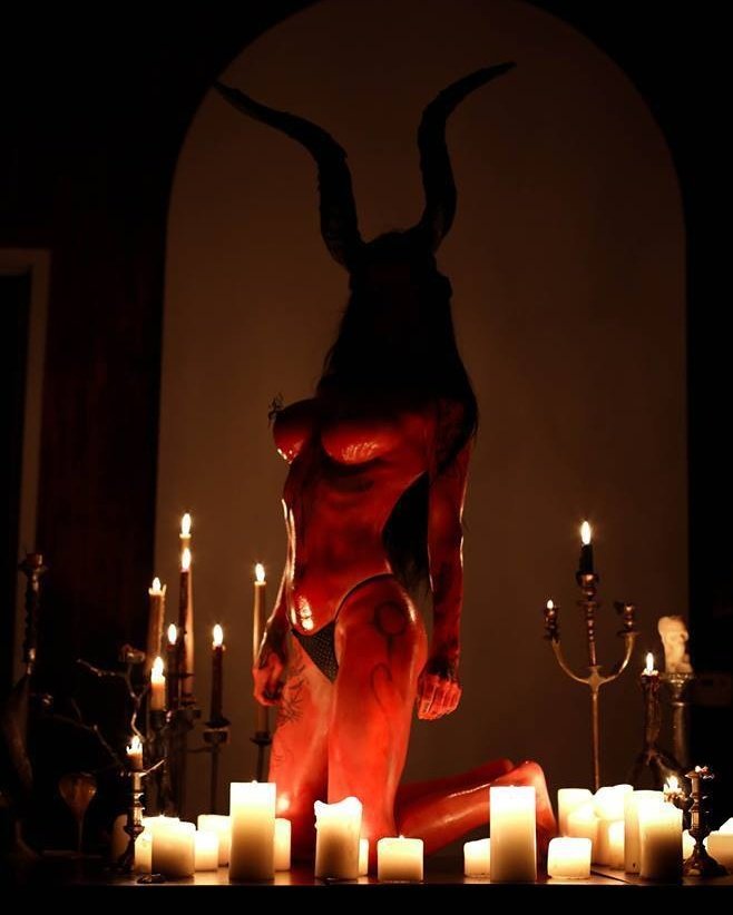 𝕳𝖔𝖗𝖗𝖔𝖗 𝖌𝖎𝖗𝖑🔪 (@deathndhorror) on Twitter photo 